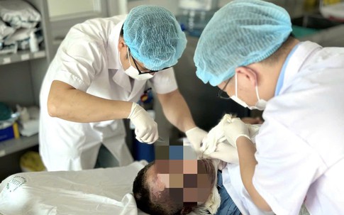 Người đàn ông bị bỏng nặng, nguy kịch khi giữ thang cho hàng xóm sửa điện
