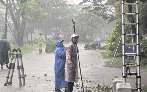 Các trường học tại Đà Nẵng, Huế cho học sinh nghỉ học ngày 22/10 để tránh bão số 12