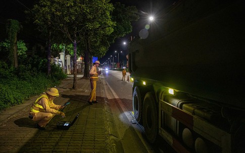 Hà Nội ra quân xử lý xe tải: 1 đêm phát hiện 88 trường hợp vi phạm, phạt tiền gần 300 triệu đồng