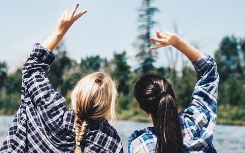 Đòi lại đôi giày hiệu cho bạn thân mượn, người phụ nữ nhận câu trả lời không tưởng: 'Tưởng cậu tặng chứ?'