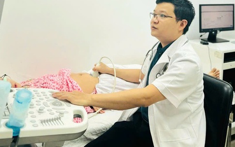 Dây rốn thắt nút có đẻ thường được không?