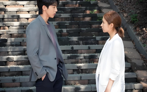 Sau ly hôn, chồng cũ vẫn nhắn tin bảo “chỉ muốn ôm em một lát cho đỡ trống trải” khiến tôi rợn tóc gáy