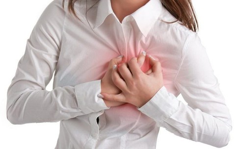 Người phụ nữ 65 tuổi bị nhồi máu cơ tim trong đêm thoát chết sau 4 lần ngừng tim từ dấu hiệu nhiều người Việt mắc phải
