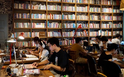 Khi quán cà phê trở thành “văn phòng tự do” của người trẻ