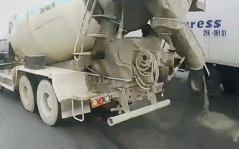 Hà Nội: Xử lý tài xế xe bồn vừa đi vừa xả bê tông ra đường