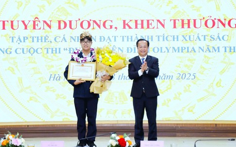 Hà Nội tặng bằng khen cho quán quân Olympia Trần Bùi Bảo Khánh