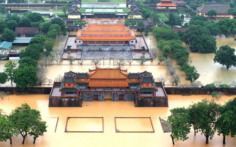 Cảnh lũ lớn 'bao vây' khu vực Đại Nội và hệ thống Di sản Huế