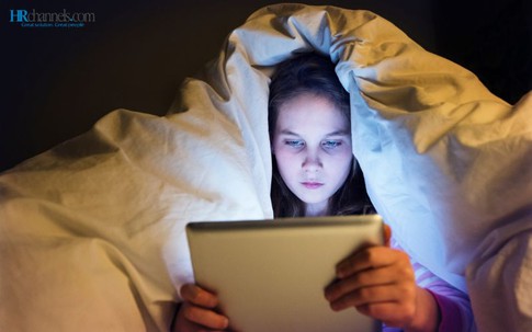 Đánh đổi: Người trẻ ngủ 4 tiếng, chạy đua deadline và lướt TikTok đến 2 giờ sáng