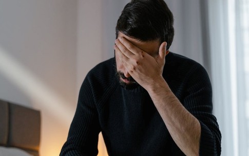 Cuốn sổ trong ngăn tủ 'tố cáo' bộ mặt thật của người vợ hiền, dâu thảo