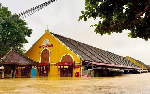 Mưa lũ miền Trung làm 16 người chết và mất tích, hơn 127 nghìn ngôi nhà bị nhấn chìm