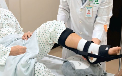 Nam diễn viên phim 'Lật mặt 7' bất ngờ đứt hoàn toàn gân gót chân khi chơi pickleball