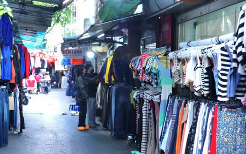 Giới trẻ với xu hướng săn đồ second-hand và nỗi lo về sức khỏe