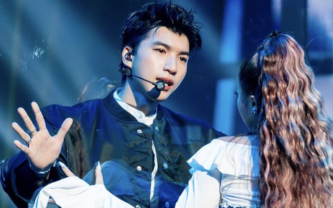 HIEUTHUHAI, Văn Mai Hương biểu diễn cùng ca sĩ giành 17 giải Grammy tại đại nhạc hội 8Wonder Winter 2025