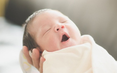 Dấu hiệu nhận biết trẻ sơ sinh thiếu canxi