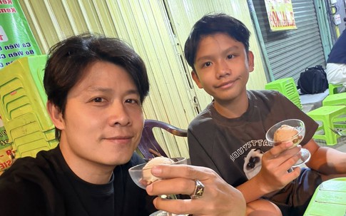 Nhạc sĩ Nguyễn Văn Chung khoe thành tích thời đi học