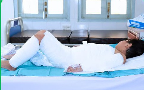 Bé 7 tuổi bỏng nặng do nước sôi từ nồi bánh bao đổ dội trúng người