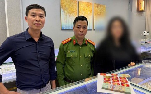 Hà Nội: Công an ập vào tiệm vàng kịp thời ngăn chặn nữ sinh 19 tuổi đang bán vàng để 'chứng minh trong sạch'
