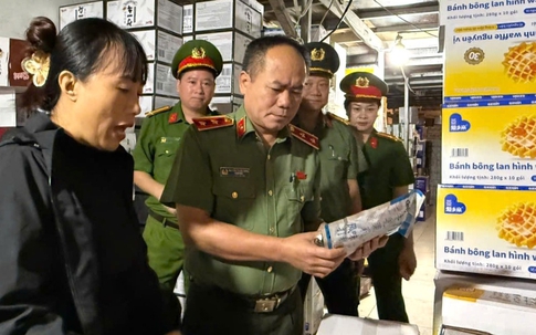 Giám đốc Công an TP. Hà Nội trực tiếp kiểm tra cơ sở kinh doanh tại làng nghề La Phù