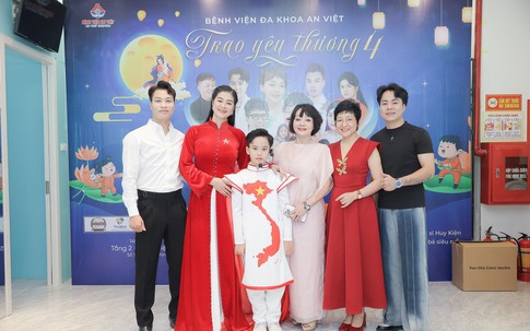 Nghệ sĩ Trà My, Hồ Quang 8 mang Trung thu yêu thương đến bệnh nhân nhi tại Bệnh viện An Việt