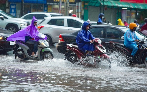 Tin sáng 5/10: Bão số 11 di chuyển nhanh, cảnh báo mưa lớn diện rộng ở Bắc Bộ; Danh tính nữ tài xế lái ô tô tông Chủ tịch xã ở Đắk Lắk tử vong
