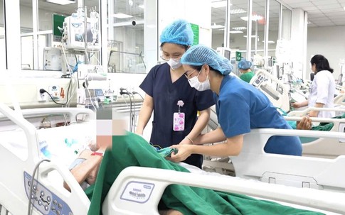 Đang ăn cơm, cụ ông phải nhập viện khẩn do tai nạn hay gặp ở người cao tuổi