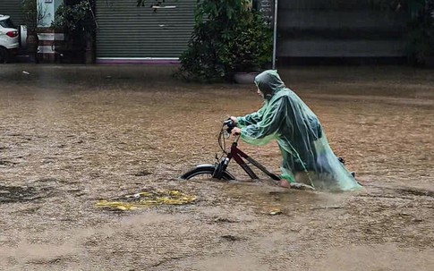 Hà Nội mưa lớn xối xả đến khi nào?