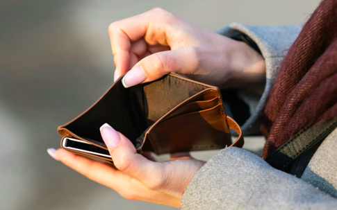 7 thói quen tưởng tiết kiệm nhưng lại đang khiến bạn nghèo đi