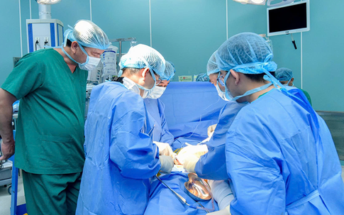 Bật báo động đỏ cấp cứu cô gái 24 tuổi vỡ bàng quang và buồng trứng