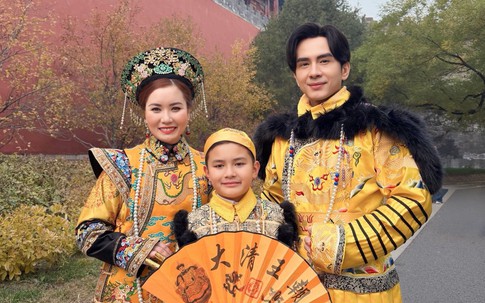 Đan Trường đi du lịch cùng vợ cũ và con trai