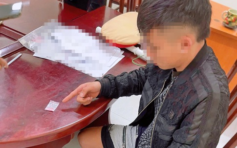 Hà Nội: Thiếu niên 16 tuổi bị CSGT bắt quả tang tàng trữ ma túy