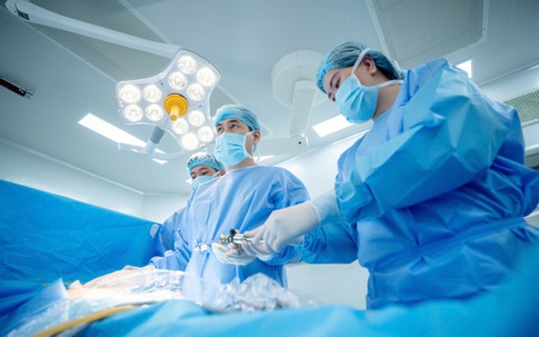 Bệnh nhân thoát vị vết mổ hiếm gặp hồi phục ngoạn mục sau 1 ngày phẫu thuật tại Vinmec Hạ Long