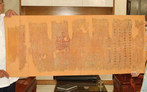 Cận cảnh đạo sắc phong vua triều Nguyễn ban cho Đại lang tôn thần Nguyễn Văn Mưu ở Quảng Trị