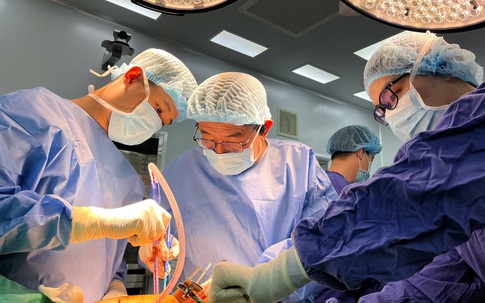 Ca mổ thay cùng lúc hai khớp gối, chấm dứt hơn 10 năm đau đớn cho nữ bệnh nhân 67 tuổi