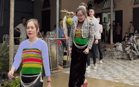 Chú rể Thanh Hóa đem 8 gánh lễ vật đi hỏi cưới gây sốt cộng đồng mạng