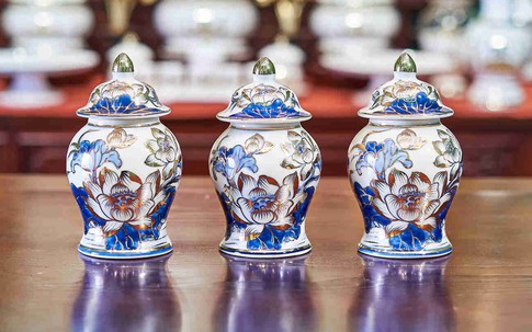 Khi nào thì nên thay hũ gạo muối trên bàn thờ Thần tài?