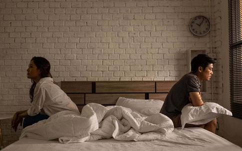 Vợ chồng căng thẳng, dễ cãi nhau: Hãy xem lại 2 điều này trong phòng ngủ