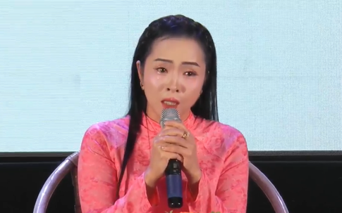 Cô giáo bật khóc khi bất ngờ nhận được lời tri ân từ nữ sinh có ý định bỏ học