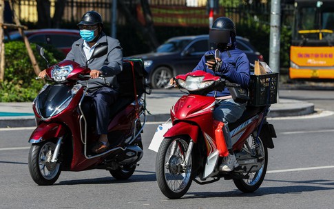 Hà Nội: 6 tổ công tác của Cục CSGT ra quân xử lý tài xế dùng điện thoại