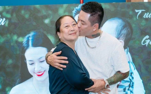 Mẹ ca sĩ Tuấn Hưng qua đời sau thời gian chống chọi với bệnh tật