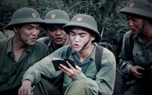 Sau 15 năm, đạo diễn Hữu Mười tiết lộ điều từng băn khoăn về 'Mùi cỏ cháy'