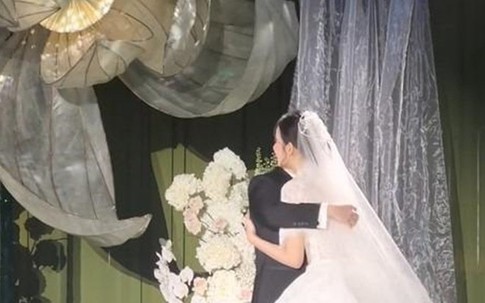 Mỹ nhân quê Ninh Bình và chồng thiếu gia hưởng tuần trăng mật tại Hàn Quốc