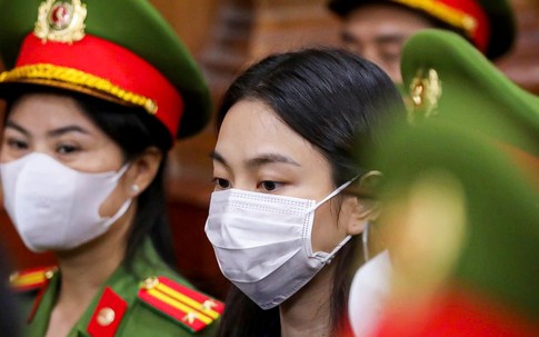 Hình ảnh hoa hậu Thùy Tiên, Hằng Du Mục, Quang Linh Vlogs tại phiên tòa