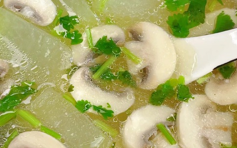 Mùa này bạn nên nấu canh bí đao nấm mỡ: Ít calo lại giàu dưỡng chất, ấm dạ dày, no lâu mà không sợ béo