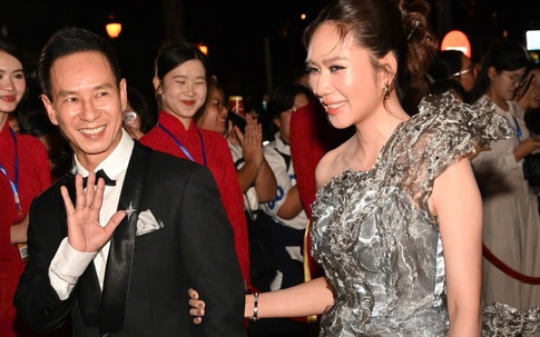 Vợ chồng Lý Hải và dàn sao 'Mưa đỏ' gây chú ý thảm đỏ Liên hoan phim Việt Nam