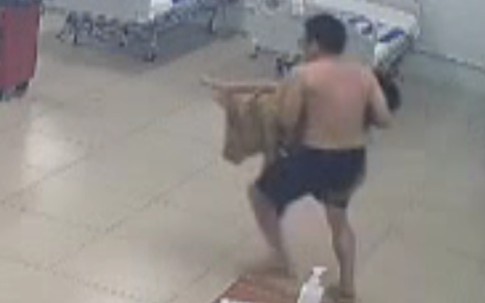 Người bố ôm con lao vào bệnh viện giữa đêm khi bé bị ngưng tim 10 phút