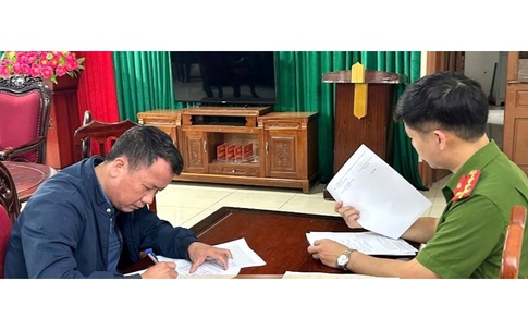 Ninh Bình: Bắt nguyên công chức địa chính nhận hối lộ