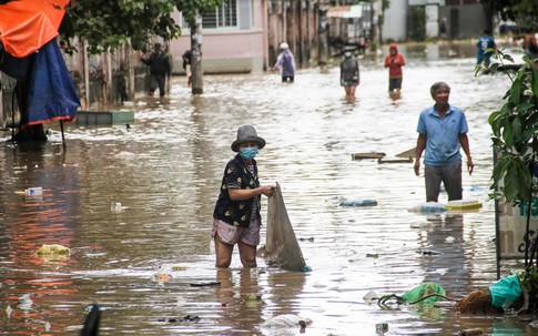 Mưa lũ làm 85 người chết và mất tích, người dân đang cần thuốc men, hoá chất