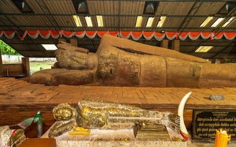 Chuẩn bị hệ thống thoát nước, các công nhân bất ngờ phát hiện kho báu bí ẩn nằm dưới bức tượng Phật 1.300 năm tuổi