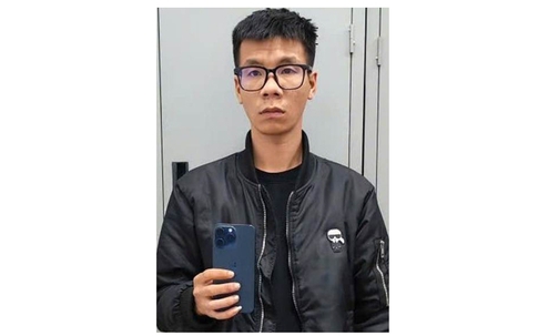 Chiếm đoạt iPhone 15 Promax của khách, lái xe ôm bị tạm giữ hình sự