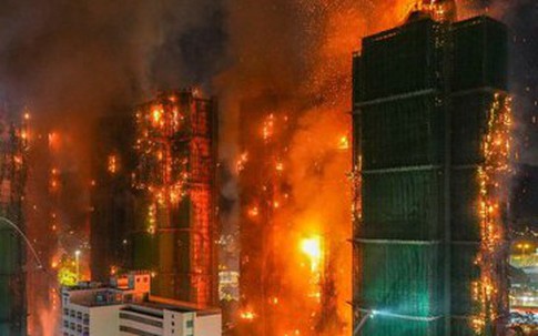 Nhân chứng kể vụ cháy chung cư kinh hoàng như 'ngày tận thế' ở Hong Kong